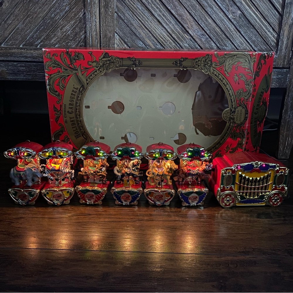 Vtg Mr. Christmas Holiday Carousel w/‎ Original Box Musical Lights Works EUC